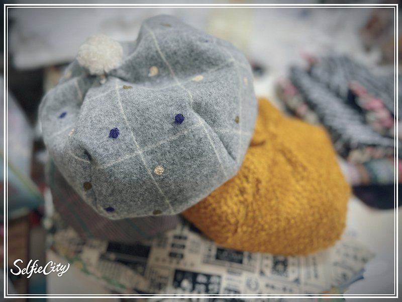 可愛毛球 刺繡點點線條格紋 黑白格紋 雙面貝蕾帽 - 帽子 - 棉．麻 灰色