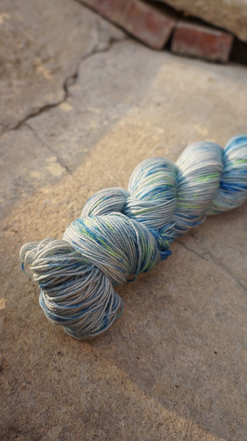 Hand dyed the line. Summer Blue Ocean (BFL) - Knitting, Embroidery, Felted Wool & Sewing - Wool 