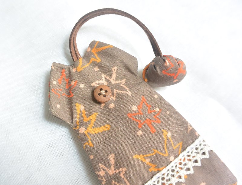 Hand-feeling dress key case-Autumn Maple - Keychains - Cotton & Hemp Brown