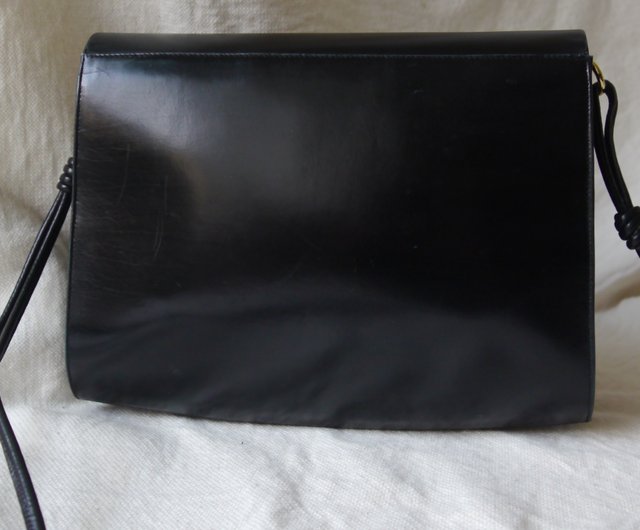 FOAK Vintage 70s Jet Black Leather Shell Bag - Shop foakvintage