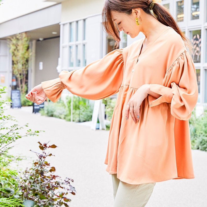 ふんわりドレープが美しい３wayチュニックブラウス | コーラル - 女襯衫 - 其他材質 粉紅色