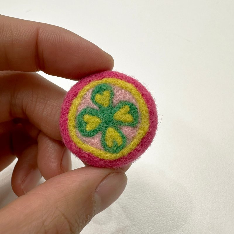 Wool pin - Brooches - Wool Multicolor