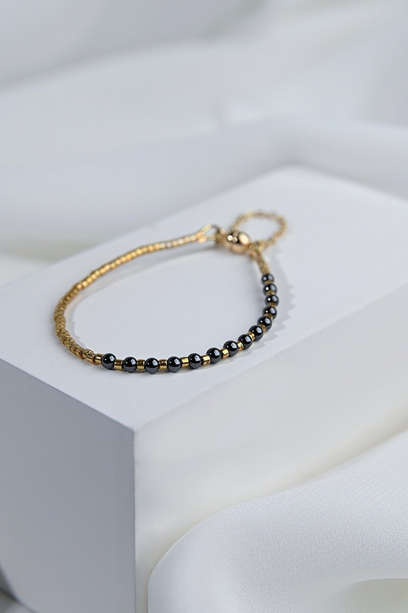 Magnetic buckle bracelet / iron gall / JIEGEM sister's jewelry - Bracelets - Gemstone Black
