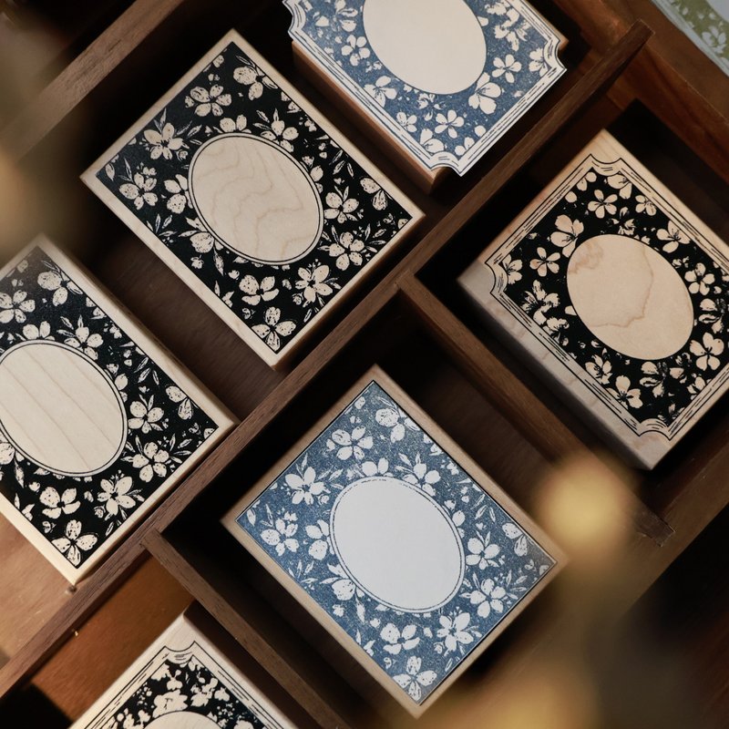 壹洱原創新品【花框印章】碎花邊框紅橡膠楓木手賬印章 - 印章/印台 - 木頭 黑色