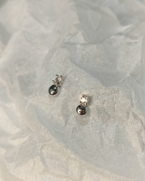 trimjewelry Mini LadyBugs earrings with Gemstones - White Rhodium plated