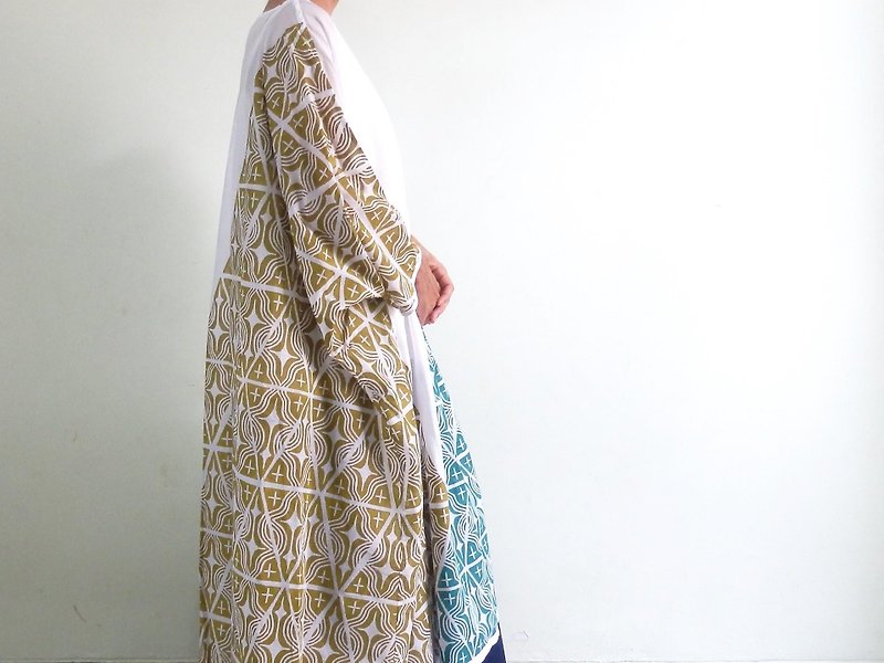 ブロックプリントで柄から作ったビッグシルエットワンピース3 - 連身裙 - 棉．麻 白色