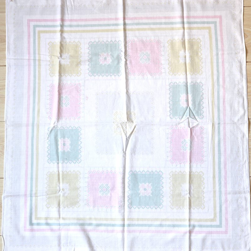 Finnish nostalgic candy-colored cotton square tablecloth - ผ้ารองโต๊ะ/ของตกแต่ง - ผ้าฝ้าย/ผ้าลินิน ขาว