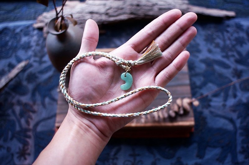 The token of the heart‧ The magatama that binds the neck【Qingguang】 - Necklaces - Jade Green