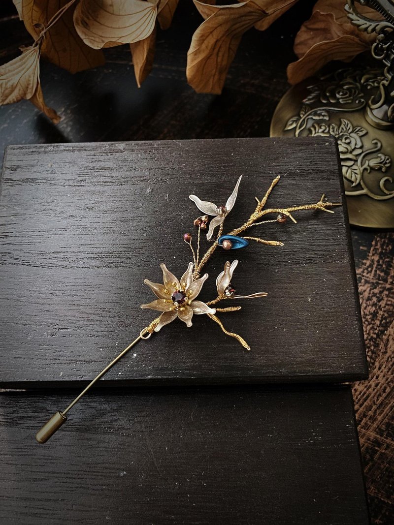 [Christmas Offer] [Gift Idea] Western Antique Style Autumn Twig Classical Glass Crystal Flower Brooch - เข็มกลัด - วัสดุอื่นๆ 