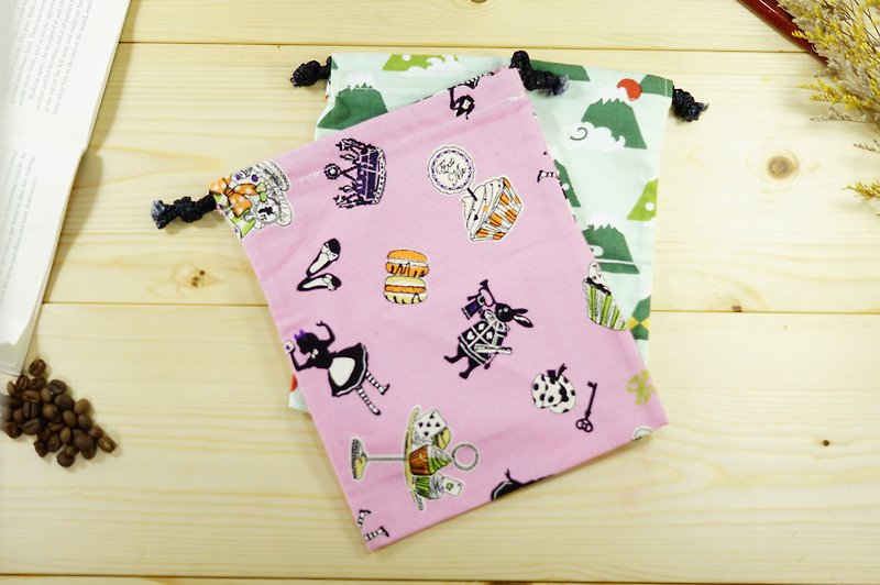 Taiwan cotton cloth, hand-made drawstring pocket 18cm*20cm - Toiletry Bags & Pouches - Cotton & Hemp Multicolor