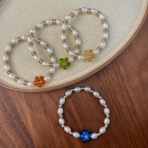 KAREN JEWELRY 彩色花朵波紋珍珠手環 串珠手環