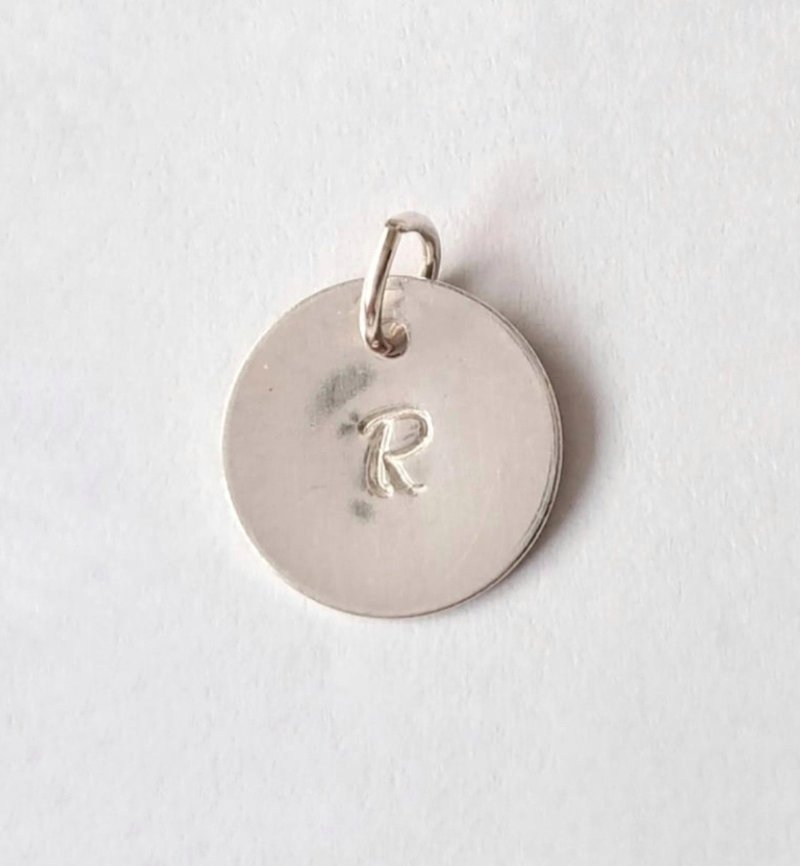 イニシャルプレートチャーム (シルバー925)  着せ替えネックレス用 - 吊飾/掛飾 - 其他金屬 銀色