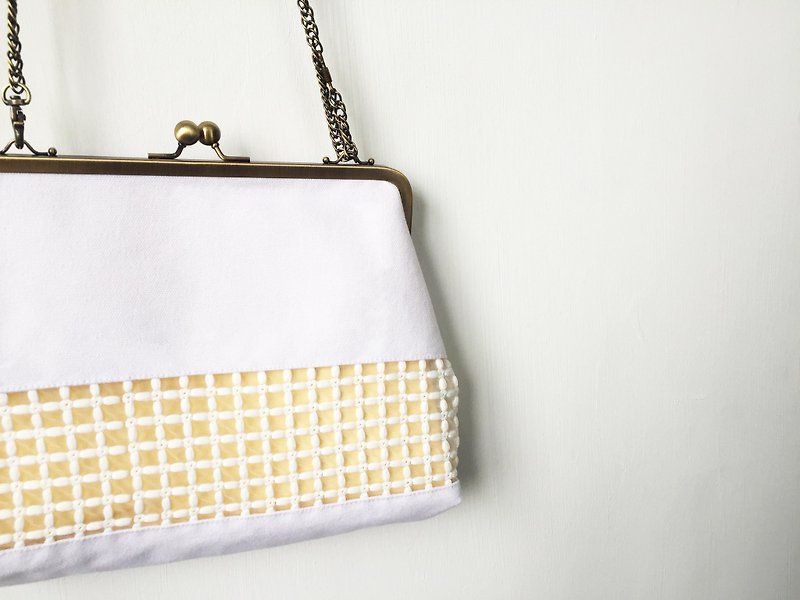 big grid lace clasp frame bag/with chain/ cosmetic bag - กระเป๋าแมสเซนเจอร์ - ผ้าฝ้าย/ผ้าลินิน สีเหลือง