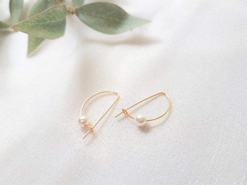 目光 ‧ 珍珠 D字形 軟金屬 耳環 - 耳環/耳夾/耳骨夾 - 玻璃 金色