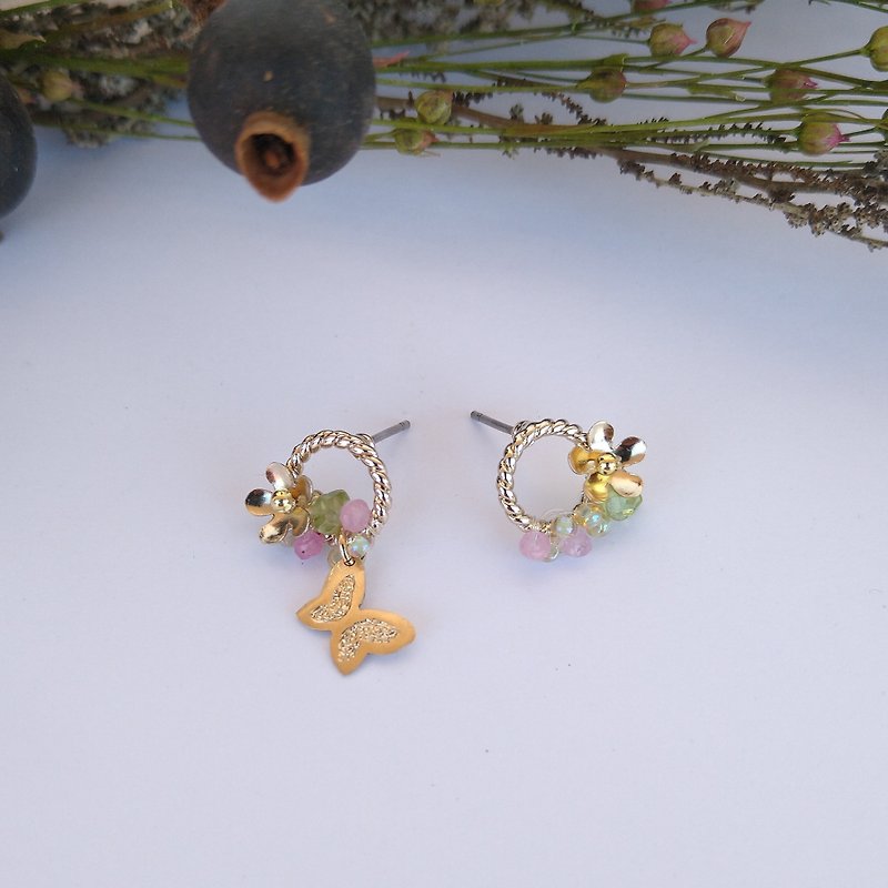 Brass butterfly flower natural stone earrings - ต่างหู - เครื่องประดับพลอย สีทอง