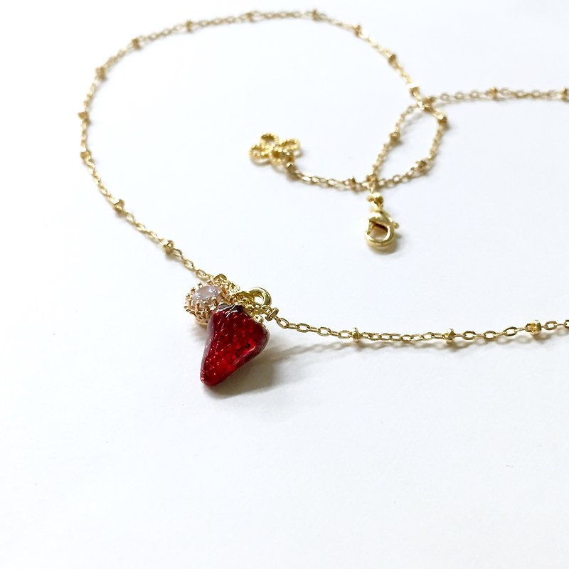 【Rosang】【Afternoon Tea】Strawberry jam & cup cakes. Super Flash gold-plated Stone. Japanese necklace. 24K gold plated Bronze necklace. Clavicle chain. Short chain. - สร้อยคอ - เครื่องเพชรพลอย สีแดง