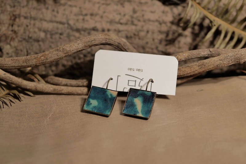 Sky debris | rendering leather earrings | Bronze ear acupuncture | square - Earrings & Clip-ons - Genuine Leather Blue