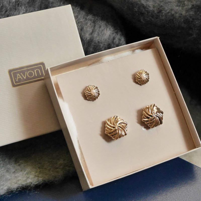 Gold and silver baby AVON 1985 gold button earrings original box W962 - ต่างหู - โลหะ สีทอง