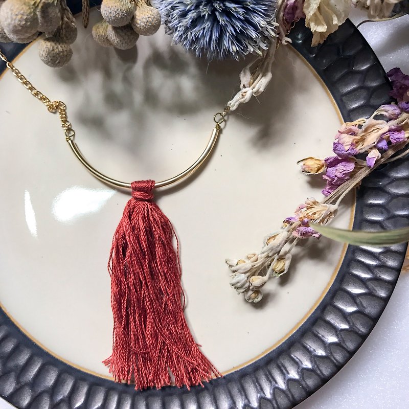 [Da Da Daily] Bohemia red tassel necklace - สร้อยคอ - โลหะ สีทอง