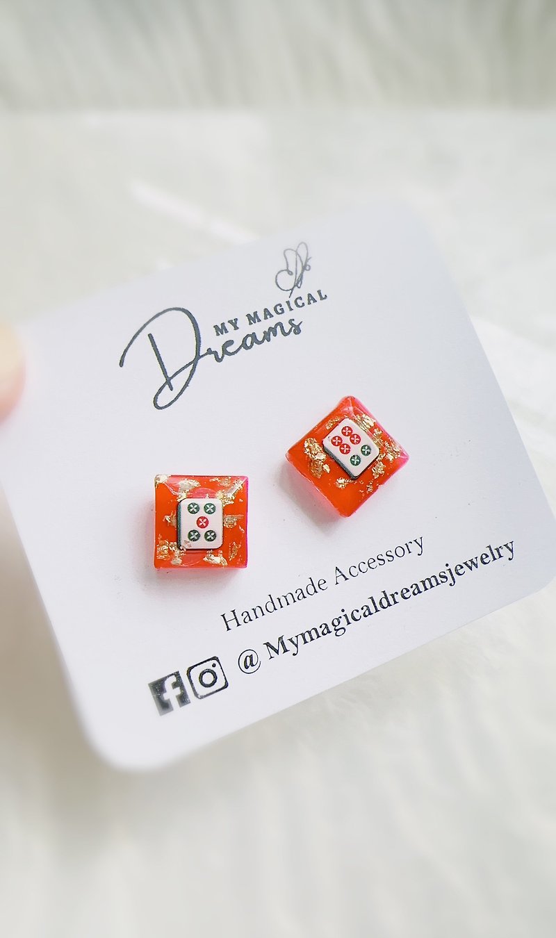 Red Tiny Square Mahjong Resin Gold Earrings (*Randomly pick) - 耳環/耳夾 - 樹脂 