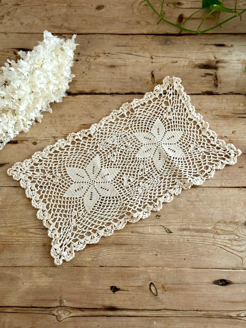 40637-Elegant French antique Lace placemat 37x22cm - ผ้ารองโต๊ะ/ของตกแต่ง - ผ้าฝ้าย/ผ้าลินิน 