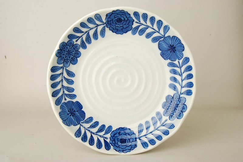 [Japan SHINA CASA] Japanese made April flower pattern curry dish / disc / pottery plate -21.8cm - จานเล็ก - ดินเผา สีน้ำเงิน
