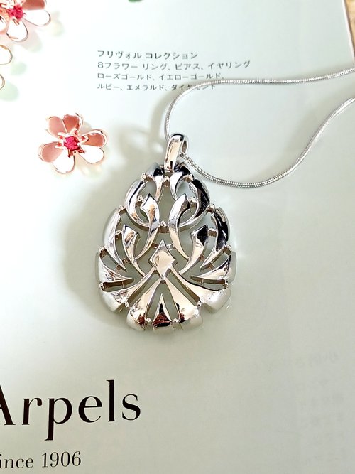 老時光製造所 vintage jewelry Trifari 亮銀梨形鏤空造型 項鍊