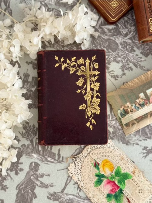 本革の絵画 革絵(かわえ) 「花」 楽天市場】＜お取り寄せ品＞ 複製うちわを持つ少女 ルノワール作