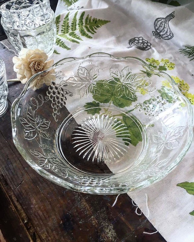 初期のアメリカのガラスブドウのサラダプレート（ボウル/フルーツプレート）（JS） - 小皿 - ガラス ホワイト