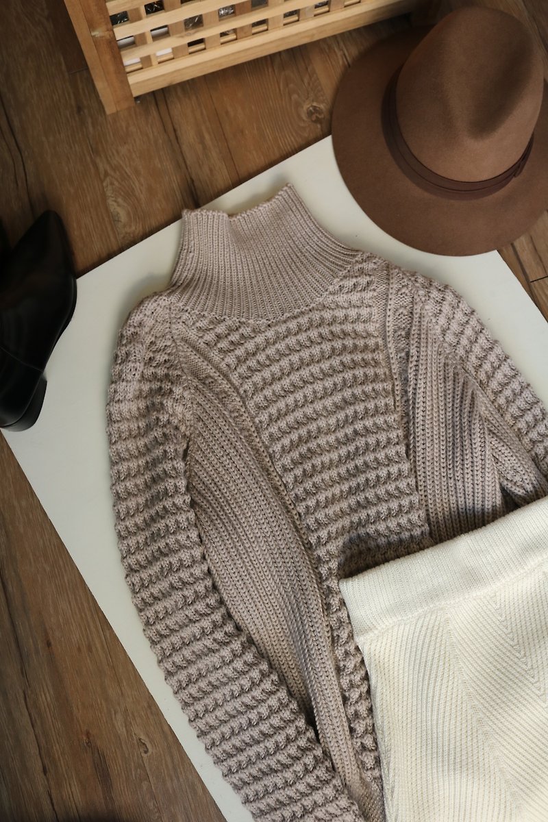 100% light beige hand-knit sweater (optional other colors) - สเวตเตอร์ผู้หญิง - ขนแกะ 