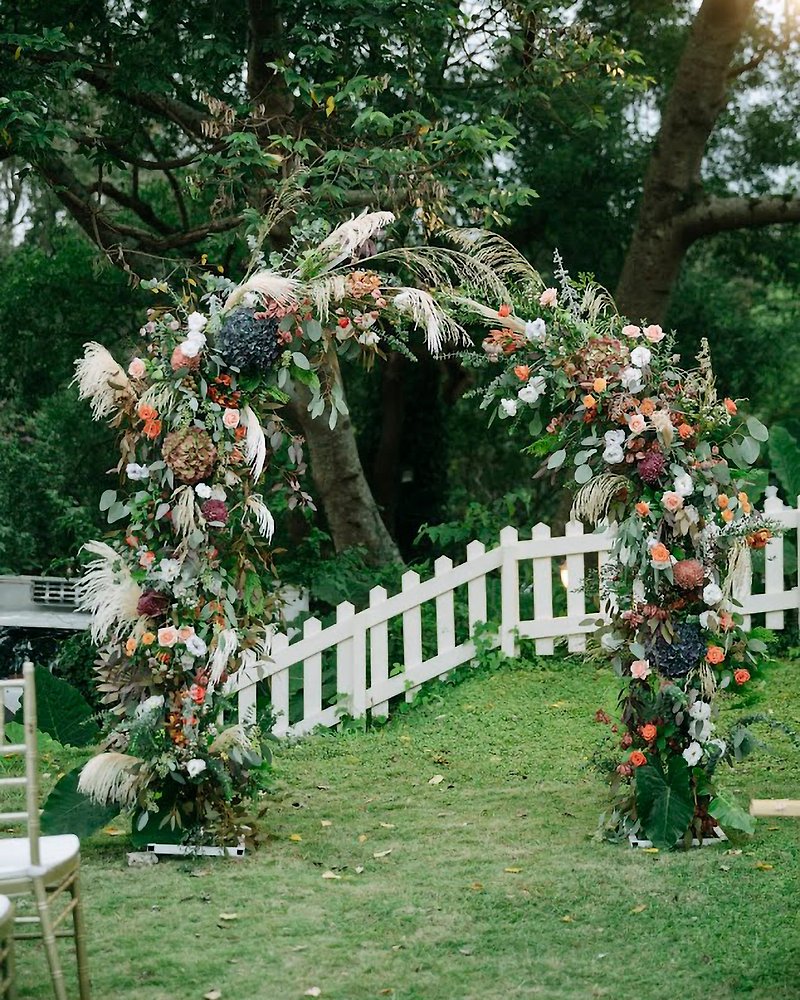 Wedding Arrangement Floral Arch Theme Arrangement Commercial Space Arrangement - ช่อดอกไม้แห้ง - พืช/ดอกไม้ หลากหลายสี