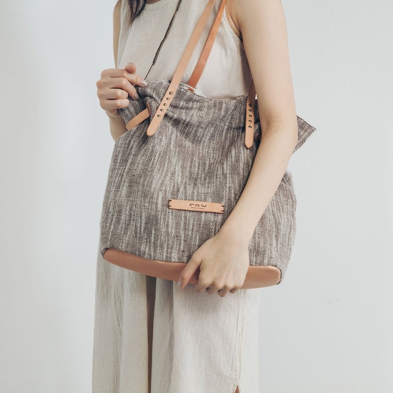 Shoulder Bag - Dumpling Bag - Brown Linen - กระเป๋าแมสเซนเจอร์ - ผ้าฝ้าย/ผ้าลินิน สีกากี