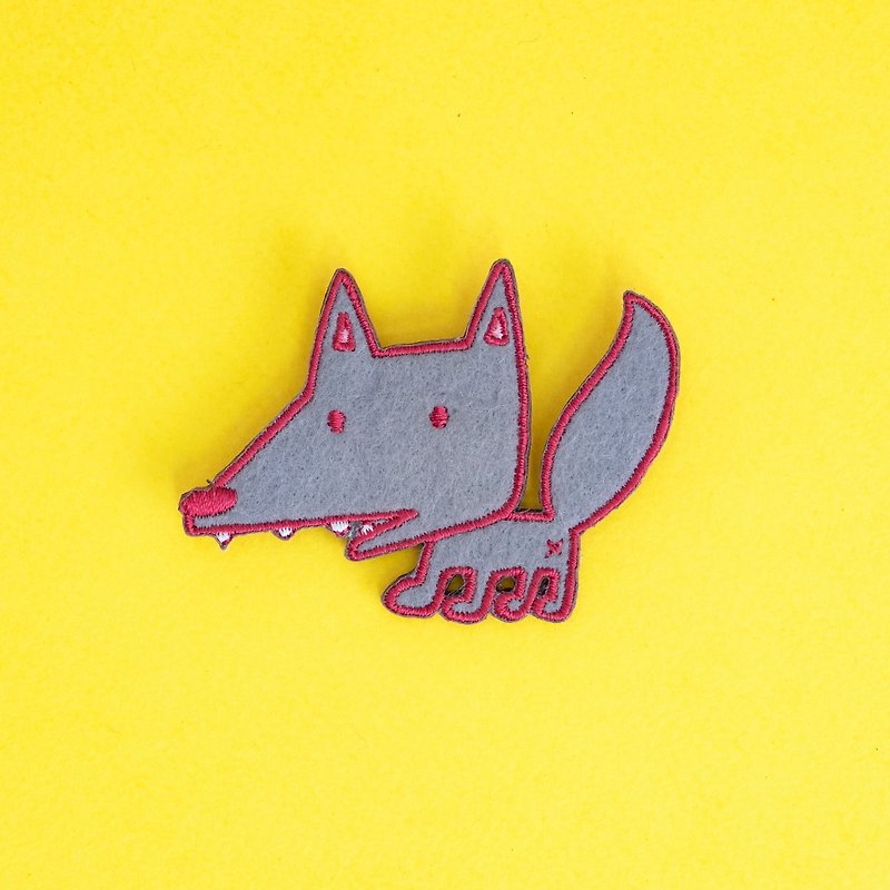 Embroidered Brooch / Wolf - Brooches - Thread Gray
