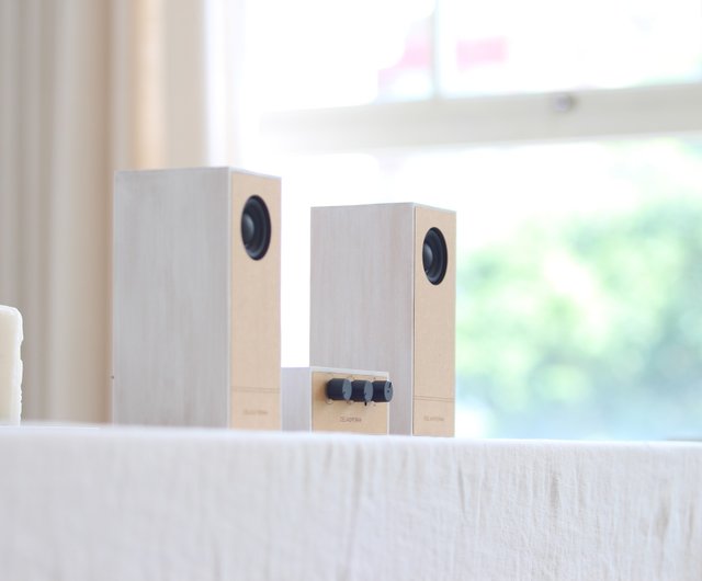 R4 Impromptu Self Assembling Bluetooth Radio White Wood Grain