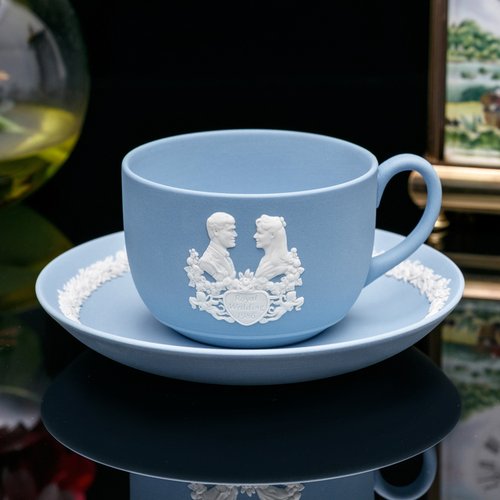 擎上閣裝飾藝術 英國製Wedgwood 1986年情人結婚浮雕紀念陶瓷咖啡杯 下午茶茶杯組