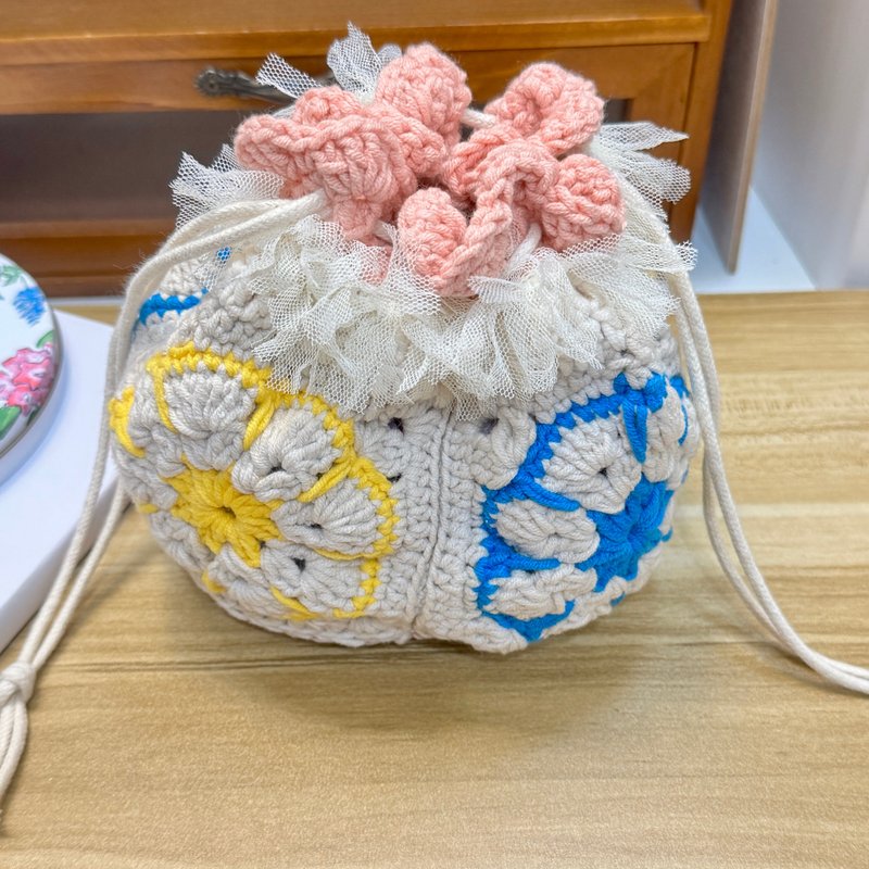 MUMU 非洲花卉 x 奶霜蕾絲 拼接束口袋 HAND MADE - 束口袋/束口背包/水桶包 - 棉．麻 多色