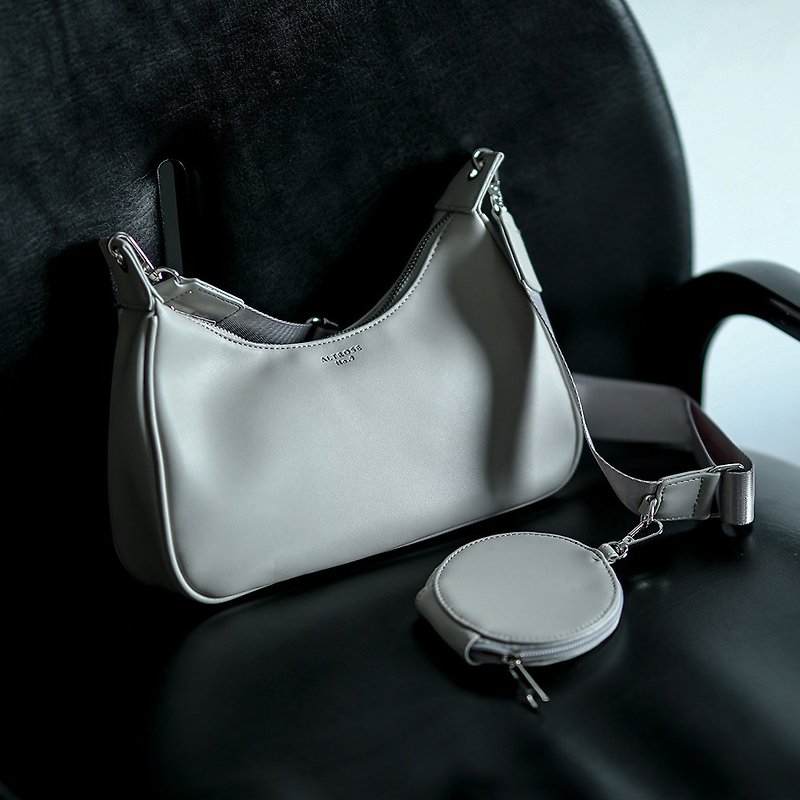 ALTROSE from Japan Baguette Sepia Shoulder Bag (Grey) - กระเป๋าแมสเซนเจอร์ - หนังเทียม สีเทา