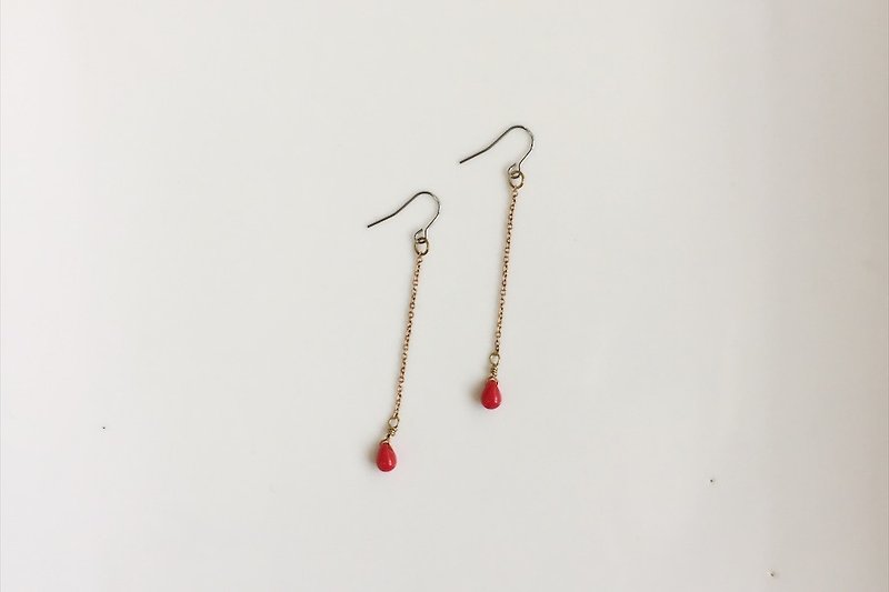 Strawberry long version of dark red wild raindrops modeling earrings - ต่างหู - เครื่องเพชรพลอย สีแดง