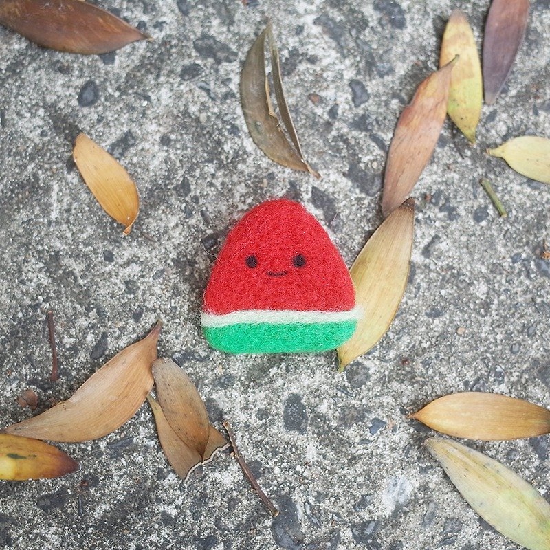 【Q-cute】Season Series-Summer-Mini Watermelon-Brooch/Brooch - Brooches - Wool Red