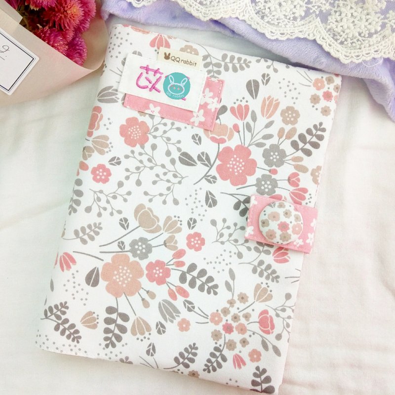 Free name embroidery. Morandi pink flowers. baby handbook cloth book jacket - ของขวัญวันครบรอบ - ผ้าฝ้าย/ผ้าลินิน สึชมพู