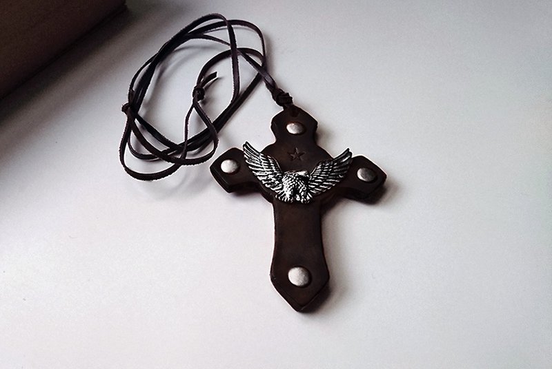 老鷹造型　十字架皮革項鍊(仿舊復古風格) - 項鍊 - 真皮 