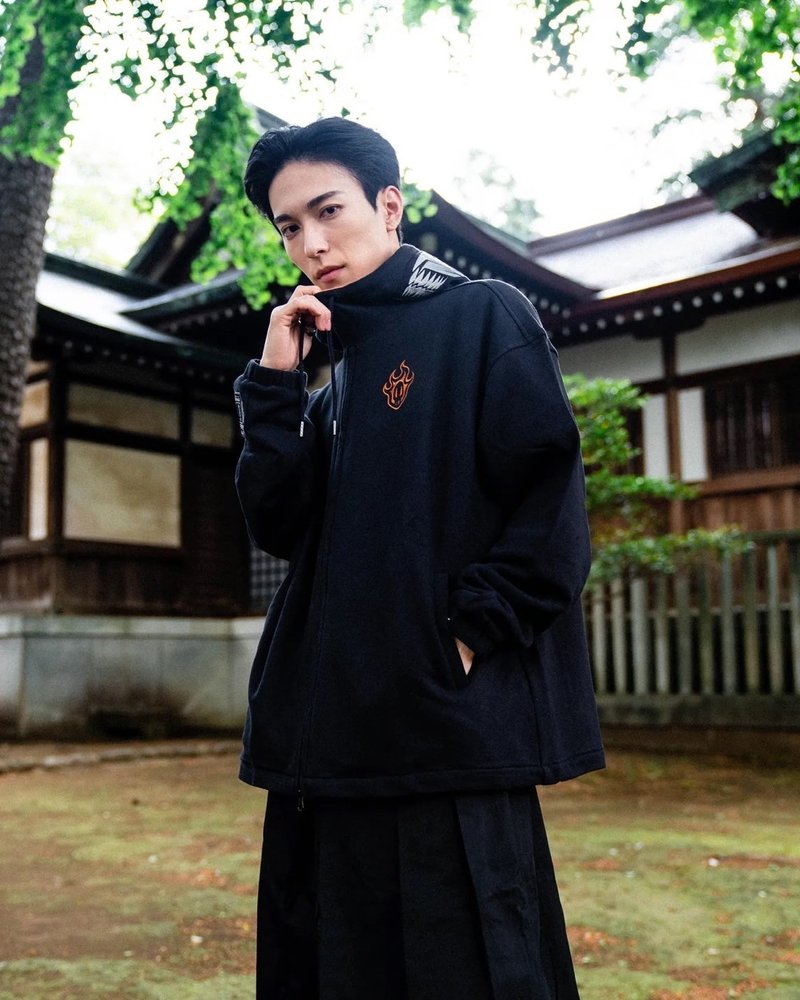 【XRAGE X 死神BLEACH聯名】黑崎一護刺繡連帽外套 hooded jacket - 男夾克/外套 - 棉．麻 黑色