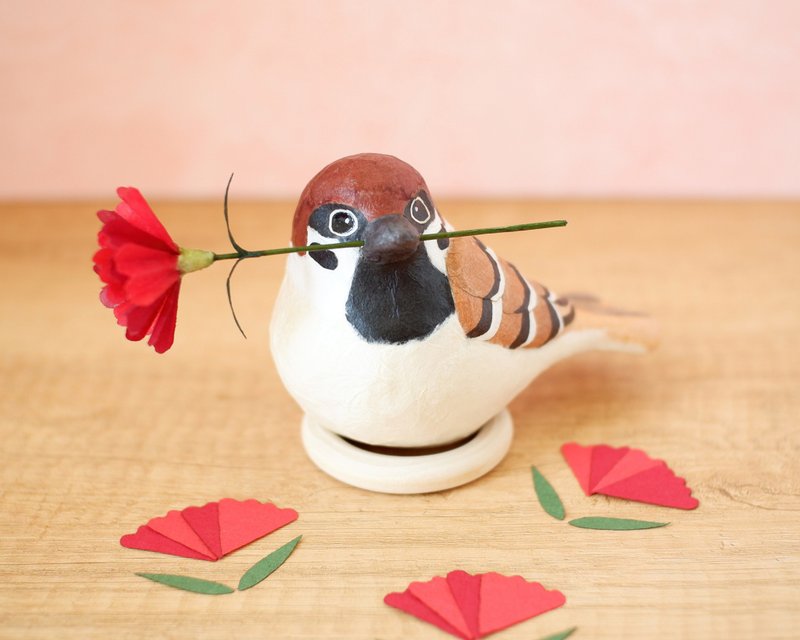 母の日ギフト　スズメの贈り物　カーネーションとスズメの置物　和紙の花　和紙のインテリア - 擺飾/家飾品 - 紙 咖啡色