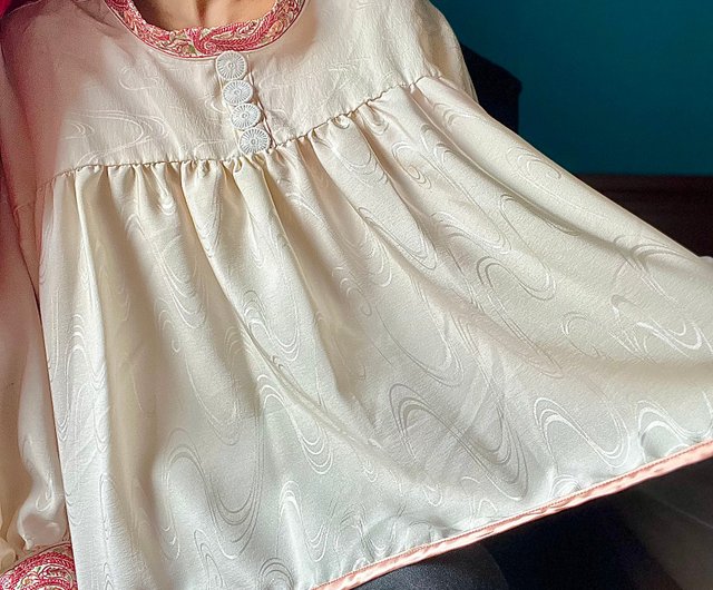 着物リメイク♥️正絹♥️白純白の可愛い～♥️チュニックブラウス♪ 新品の着物リメイクブラウス パールホワイトのシルク ふんわり