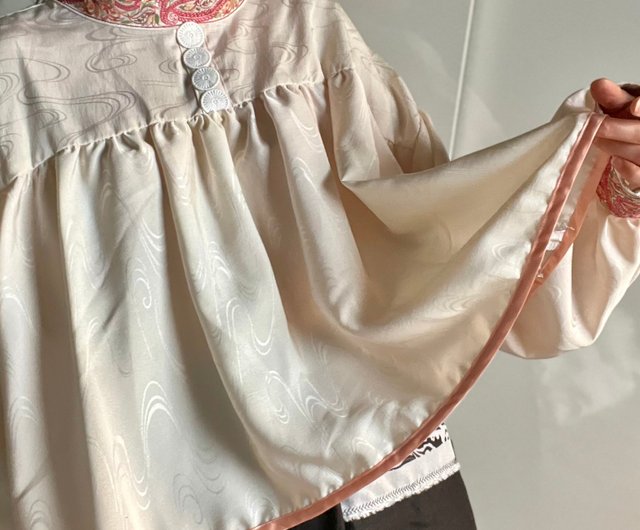 新品の着物リメイクブラウス パールホワイトのシルク ふんわり