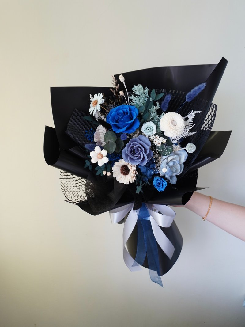 - Blue You - Preserved Flower Bouquet Birthday Bouquet Valentine's Day Bouquet Memorial Preserved Flower Blue Rose - ช่อดอกไม้แห้ง - พืช/ดอกไม้ 