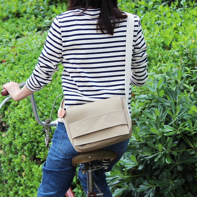 dally-s: Mushroom Takashima canvas shoulder bag - กระเป๋าแมสเซนเจอร์ - ผ้าฝ้าย/ผ้าลินิน สีกากี