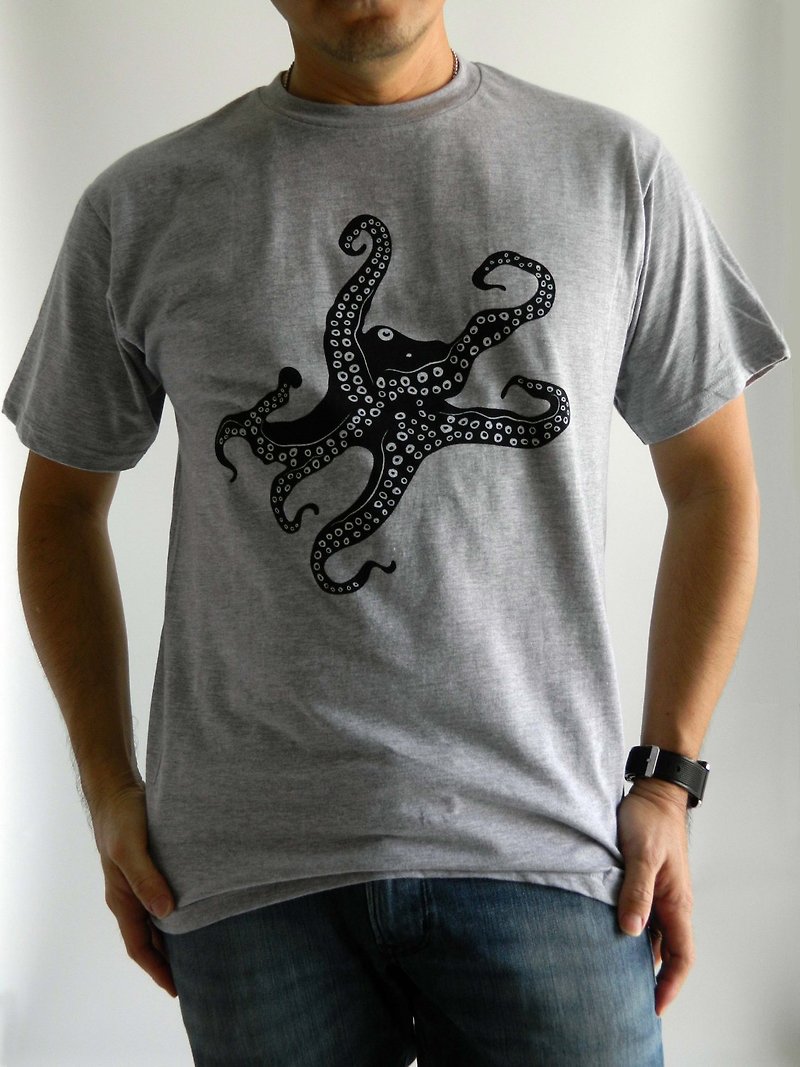 章魚圖案灰色T恤 八達通手繪圖徽標創意圖案 手工印短袖純棉T恤 - T 恤 - 棉．麻 灰色