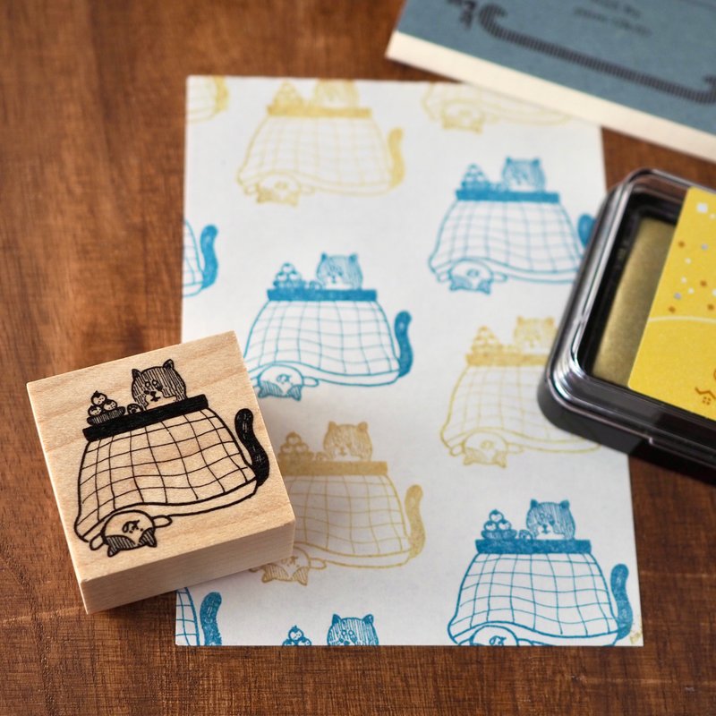 冬の幸せ時間　こたつでぬくぬくすごす猫と犬のハンコ - 印章/印台 - 橡膠 