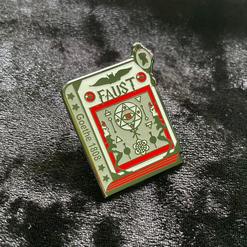 Faust pin - เข็มกลัด/พิน - โลหะ 